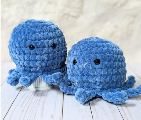 2 octopuses crochet in blue